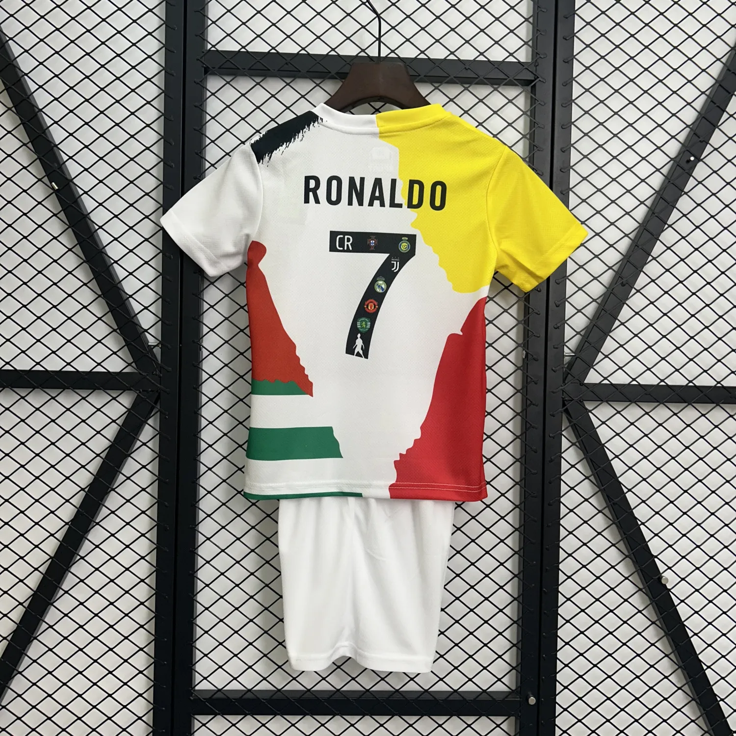 Cristiano Ronaldo NO.7 Camiseta Real Madrid Conjunto Niños Especial 2025 26 Cristiano Ronaldo NO.7 Camiseta Real Madrid Conjunto Ninos Especial 2025 26